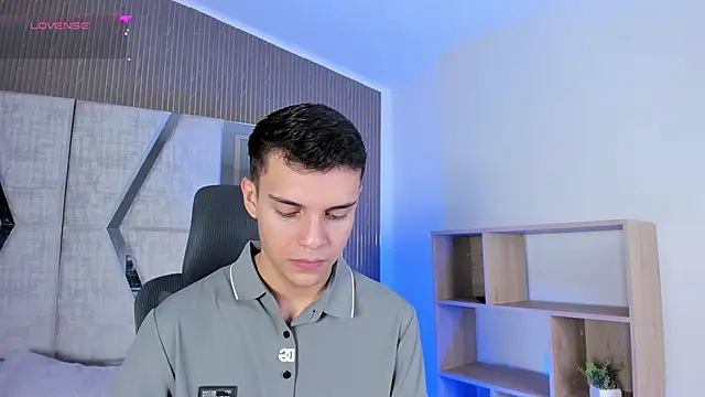 JacobRoberts1 online show from 12/17/25, 07:41