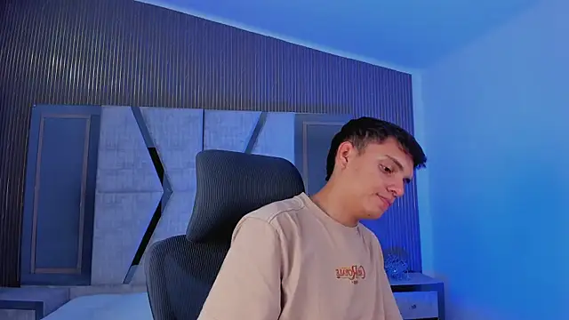 JacobRoberts1 online show from 10/18/25, 08:44