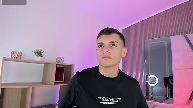 JacobRoberts1 online show from 11/28/25, 08:20