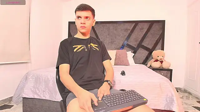 JacobRoberts1 online show from 03/17/25, 04:29