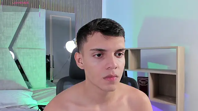 JacobRoberts1 online show from 12/05/25, 08:39