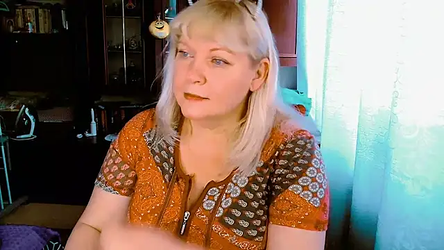 FlowerButterf online show from 12/15/25, 07:14