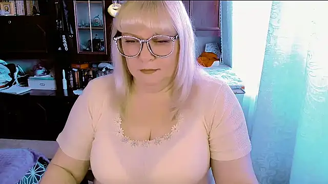 Snapshot of FlowerButterf chatting on 02/22/26, 10:28 FlowerButterf online show from 02/22/26, 10:28