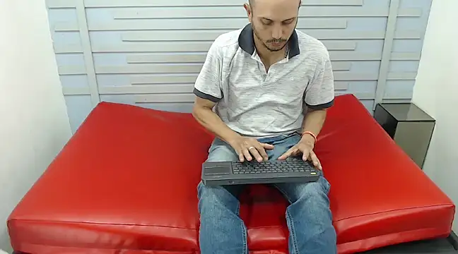 JhonTorres018 online show from 02/25/25, 10:20