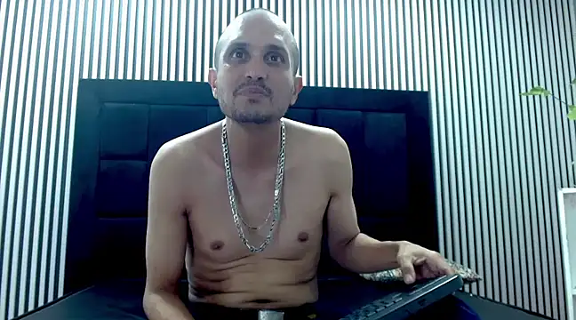 JhonTorres018 online show from 02/18/25, 03:42