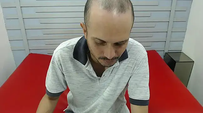 JhonTorres018 online show from 02/25/25, 07:16