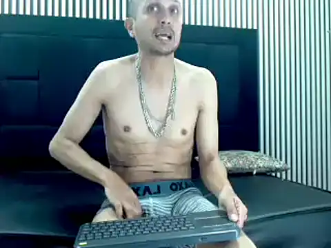 JhonTorres018 online show from 02/18/25, 06:48