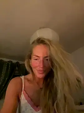 Snapshot of Fiery_Blonde_LexiX chatting on 10/20/25, 09:59 Fiery Blonde LexiX online show from 10/20/25, 09:59