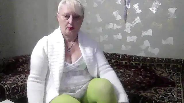 Snapshot of NikolinaBounty chatting on 10/05/25, 07:48 NikolinaBounty online show from 10/05/25, 07:48