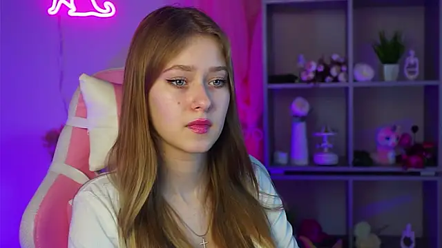 Snapshot of EveMundie chatting on 03/22/25, 12:25 EveMundie online show from 03/22/25, 12:25