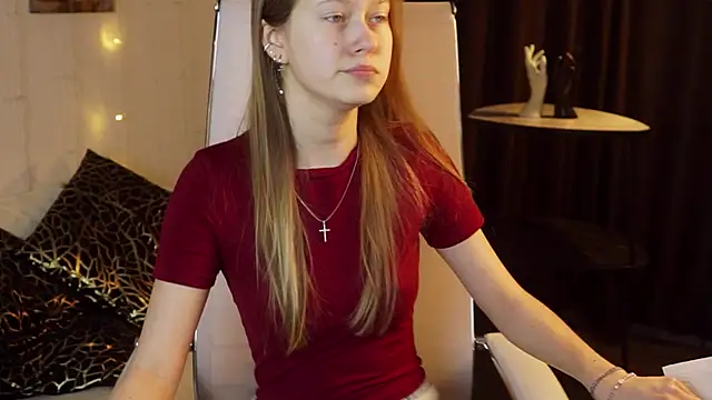 Snapshot of EveMundie chatting on 12/15/25, 06:30 EveMundie online show from 12/15/25, 06:30