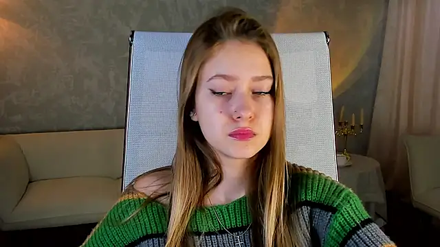 Snapshot of EveMundie chatting on 03/21/25, 10:06 EveMundie online show from 03/21/25, 10:06