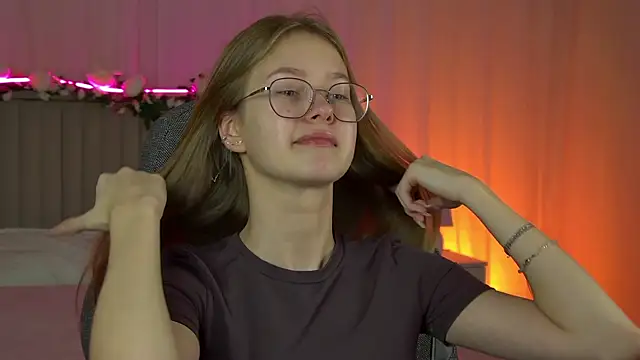 Snapshot of EveMundie chatting on 10/01/25, 12:53 EveMundie online show from 10/01/25, 12:53