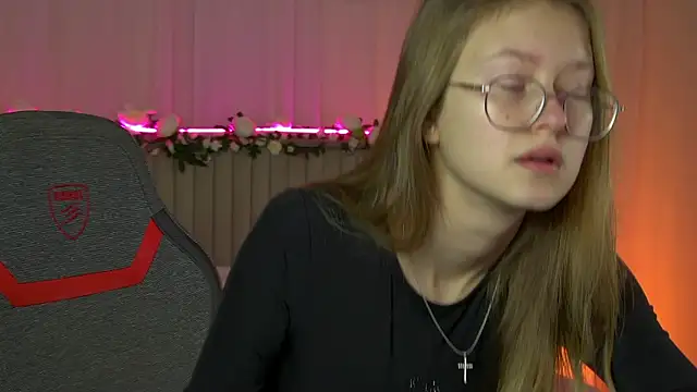 Snapshot of EveMundie chatting on 09/29/25, 06:20 EveMundie online show from 09/29/25, 06:20