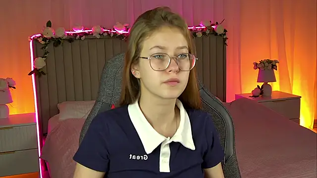 Snapshot of EveMundie chatting on 10/23/25, 10:47 EveMundie online show from 10/23/25, 10:47