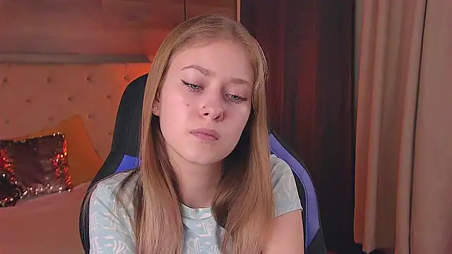 Snapshot of EveMundie chatting on 03/12/25, 12:15 EveMundie online show from 03/12/25, 12:15