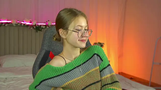 Snapshot of EveMundie chatting on 09/27/25, 06:19 EveMundie online show from 09/27/25, 06:19