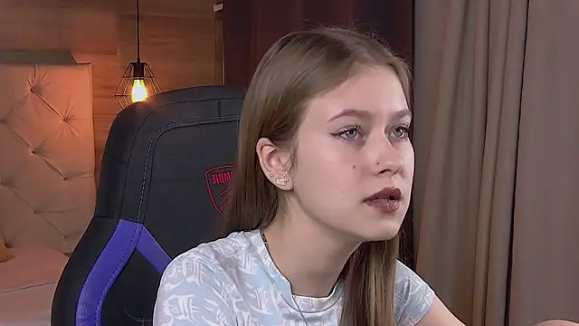 Snapshot of EveMundie chatting on 02/28/25, 03:48 EveMundie online show from 02/28/25, 03:48