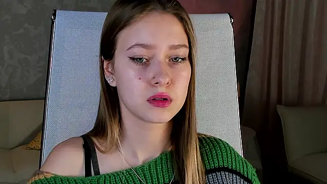 Snapshot of EveMundie chatting on 03/21/25, 04:40 EveMundie online show from 03/21/25, 04:40