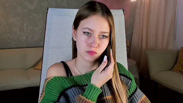 Snapshot of EveMundie chatting on 03/21/25, 01:23 EveMundie online show from 03/21/25, 01:23