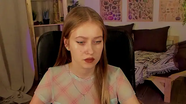 Snapshot of EveMundie chatting on 03/20/25, 01:26 EveMundie online show from 03/20/25, 01:26