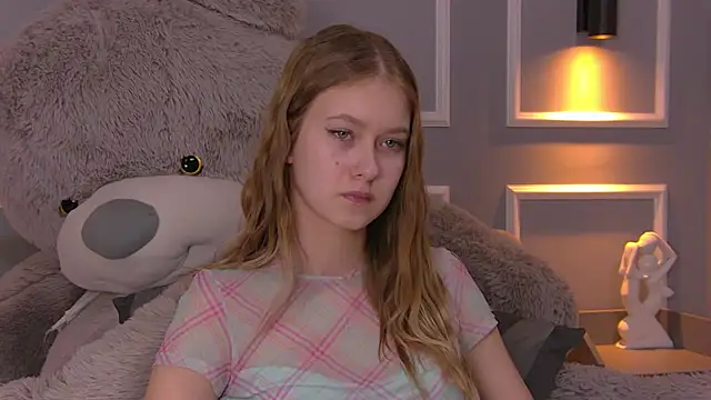 Snapshot of EveMundie chatting on 03/02/25, 01:20 EveMundie online show from 03/02/25, 01:20