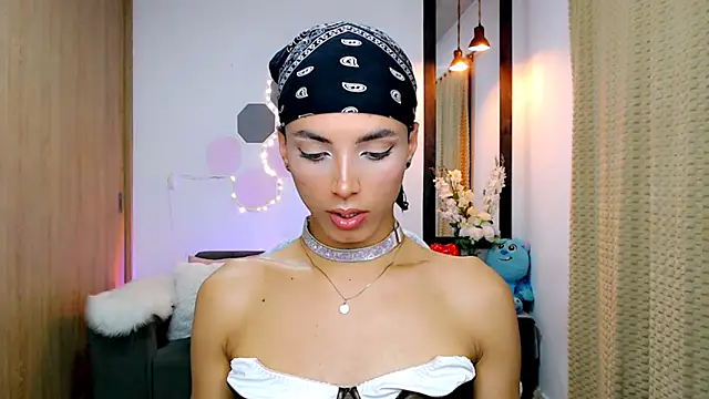 Snapshot of nilam_valker chatting on 03/16/25, 12:45 nilam valker online show from 03/16/25, 12:45