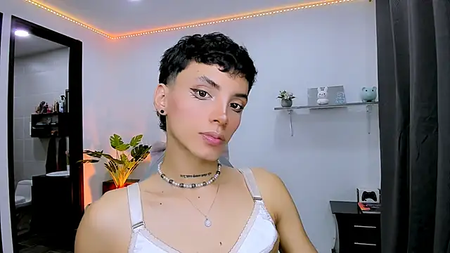 Snapshot of nilam_valker chatting on 09/19/25, 03:43 nilam valker online show from 09/19/25, 03:43