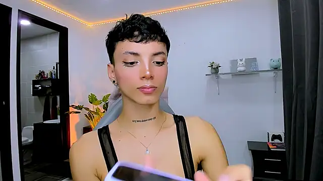 Snapshot of nilam_valker chatting on 09/26/25, 01:01 nilam valker online show from 09/26/25, 01:01