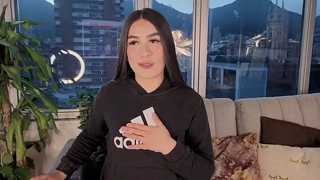 Snapshot of Ivanna_West chatting on 09/17/25, 10:50 Ivanna West online show from 09/17/25, 10:50