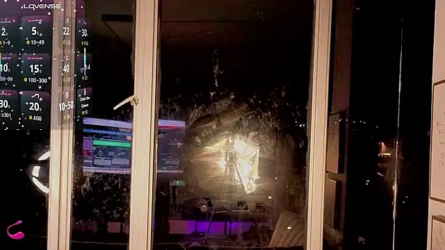 Snapshot of Ivanna_West chatting on 11/19/25, 10:04 Ivanna West online show from 11/19/25, 10:04