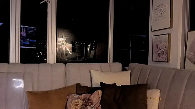 Snapshot of Ivanna_West chatting on 12/03/25, 10:03 Ivanna West online show from 12/03/25, 10:03