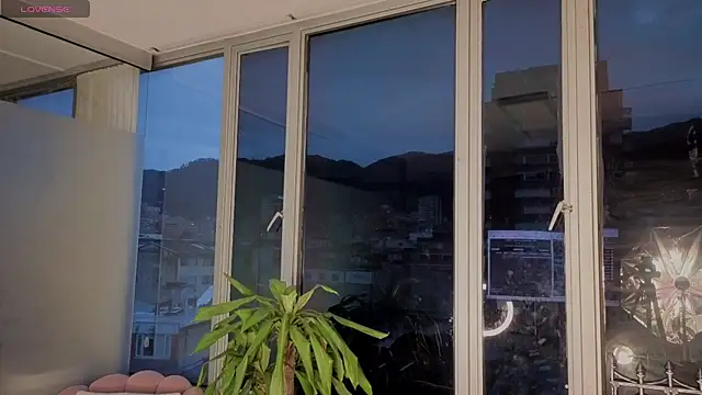 Snapshot of Ivanna_West chatting on 10/16/25, 10:34 Ivanna West online show from 10/16/25, 10:34