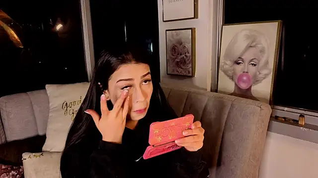 Snapshot of Ivanna_West chatting on 12/17/25, 10:09 Ivanna West online show from 12/17/25, 10:09