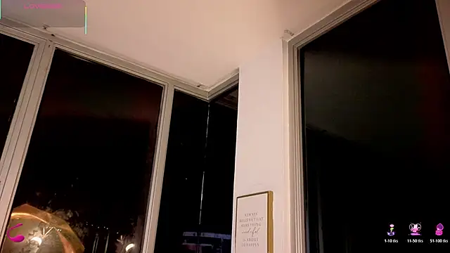 Snapshot of Ivanna_West chatting on 12/18/25, 10:08 Ivanna West online show from 12/18/25, 10:08