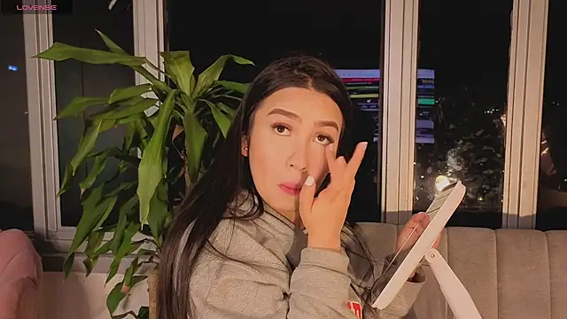 Snapshot of Ivanna_West chatting on 10/28/25, 10:14 Ivanna West online show from 10/28/25, 10:14