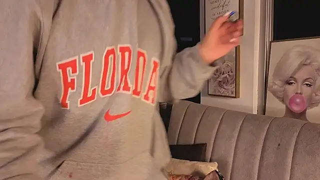 Snapshot of Ivanna_West chatting on 11/06/25, 09:57 Ivanna West online show from 11/06/25, 09:57