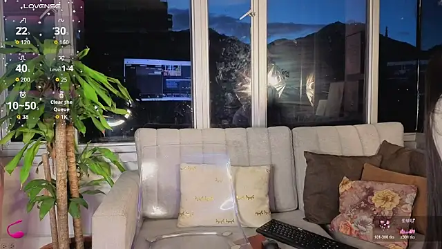 Snapshot of Ivanna_West chatting on 10/22/25, 10:25 Ivanna West online show from 10/22/25, 10:25