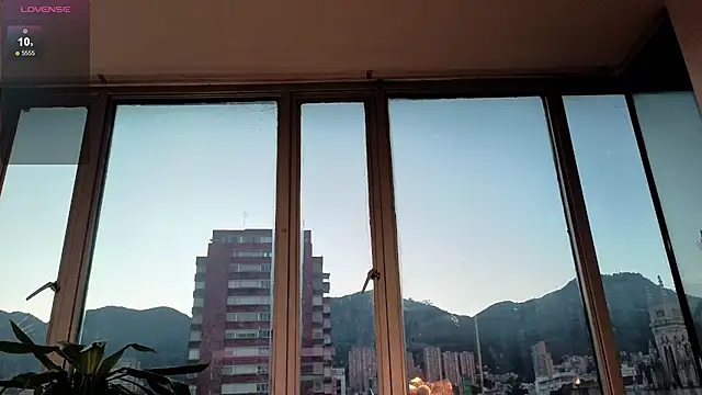 Snapshot of Ivanna_West chatting on 10/23/25, 10:47 Ivanna West online show from 10/23/25, 10:47