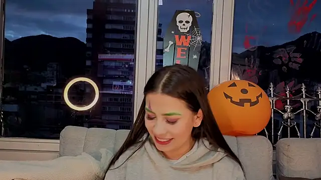 Snapshot of Ivanna_West chatting on 10/14/25, 10:38 Ivanna West online show from 10/14/25, 10:38