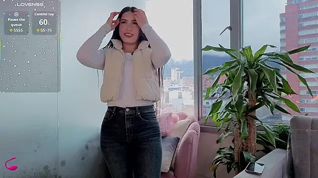 Snapshot of Ivanna_West chatting on 11/16/25, 01:27 Ivanna West online show from 11/16/25, 01:27