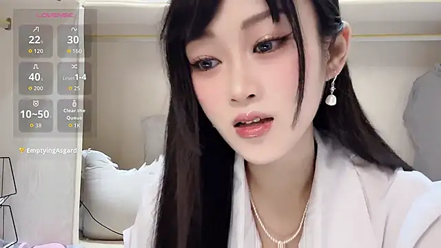 Snapshot of yueyue2003 chatting on 06/11/26, 12:35 yueyue2003 online show from 06/11/26, 12:35