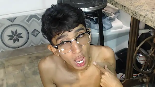 Snapshot of Martin_Linares chatting on 03/08/25, 04:28 Martin Linares online show from 03/08/25, 04:28