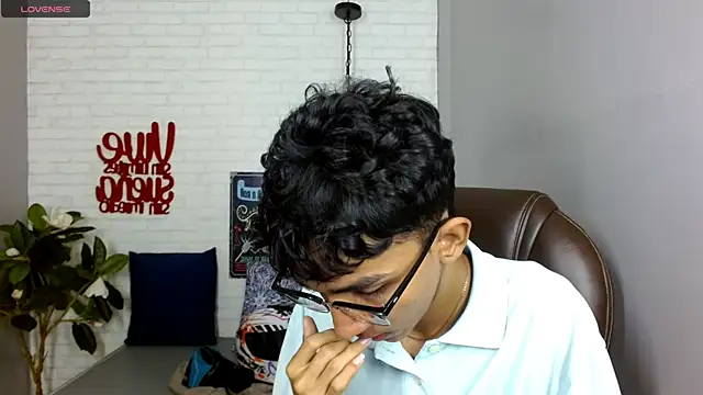 Snapshot of Martin_Linares chatting on 02/24/25, 01:42 Martin Linares online show from 02/24/25, 01:42