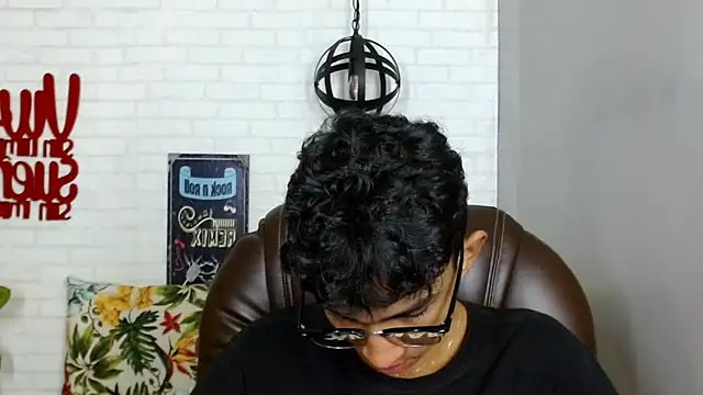 Snapshot of Martin_Linares chatting on 03/03/25, 01:45 Martin Linares online show from 03/03/25, 01:45