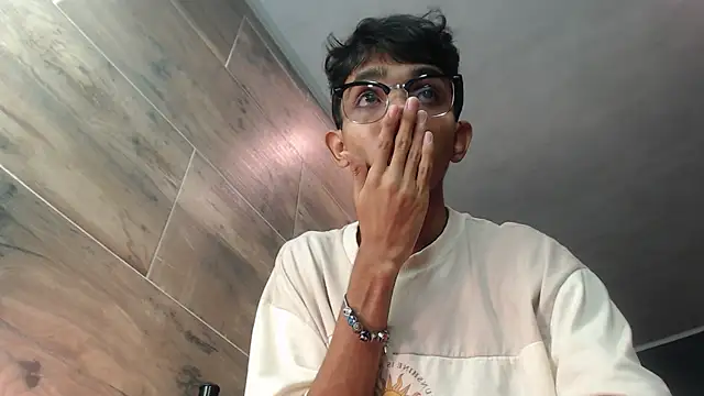 Snapshot of Martin_Linares chatting on 03/08/25, 01:25 Martin Linares online show from 03/08/25, 01:25