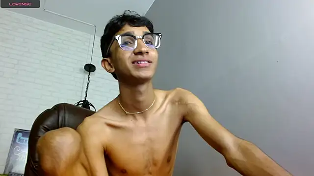 Snapshot of Martin_Linares chatting on 02/26/25, 04:49 Martin Linares online show from 02/26/25, 04:49