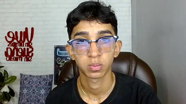 Snapshot of Martin_Linares chatting on 02/20/25, 01:40 Martin Linares online show from 02/20/25, 01:40