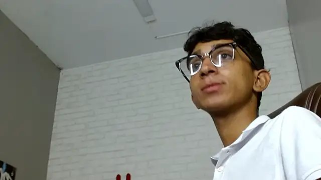 Snapshot of Martin_Linares chatting on 03/01/25, 04:44 Martin Linares online show from 03/01/25, 04:44