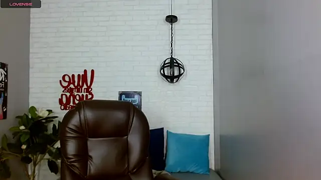 Snapshot of Martin_Linares chatting on 02/21/25, 04:48 Martin Linares online show from 02/21/25, 04:48